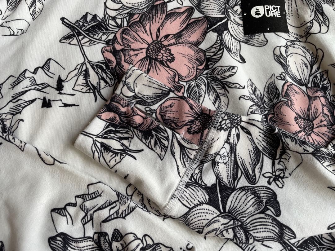 スノーボードジャケット＆パンツと花柄トップスセット 3日間限定お値下げします！