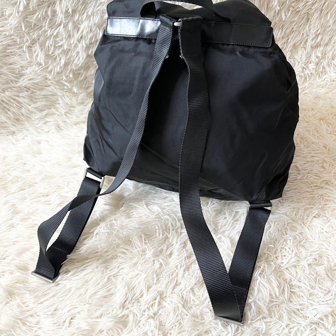 美品✨PRADAプラダ　バックパック　リュック　ナイロン　三角ロゴプレート　黒