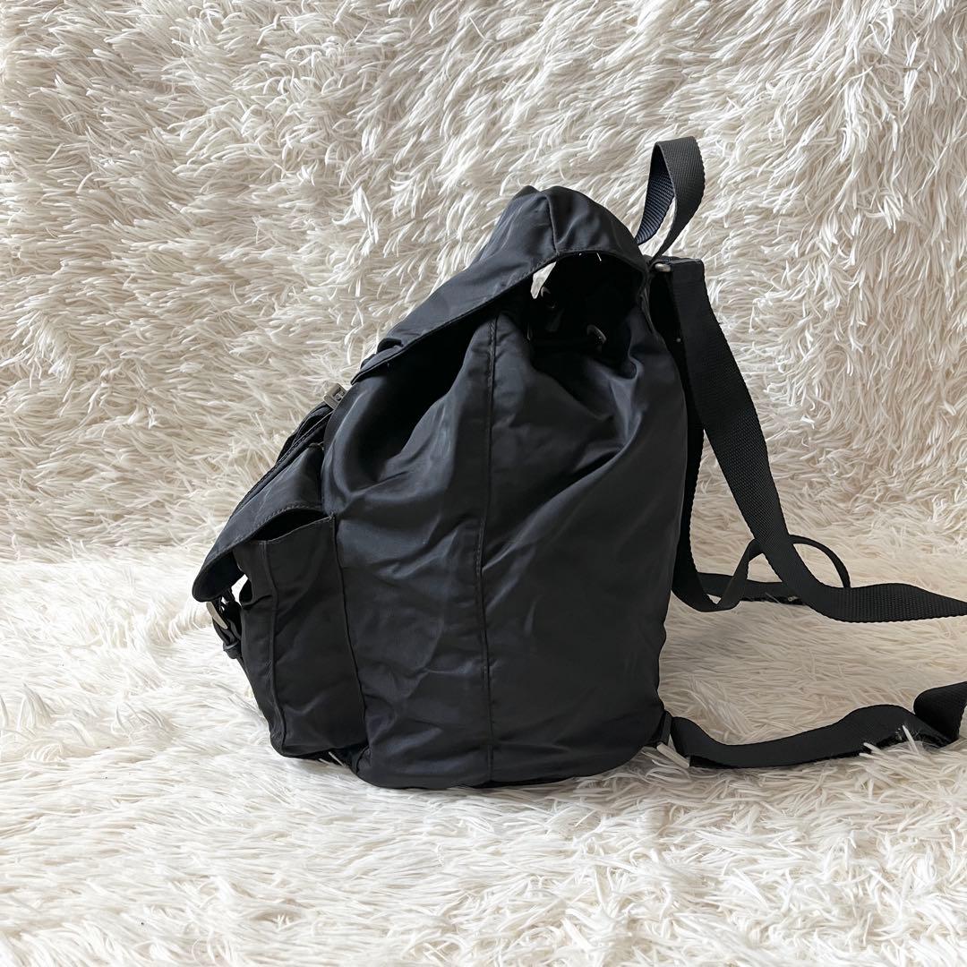 美品✨PRADAプラダ　バックパック　リュック　ナイロン　三角ロゴプレート　黒