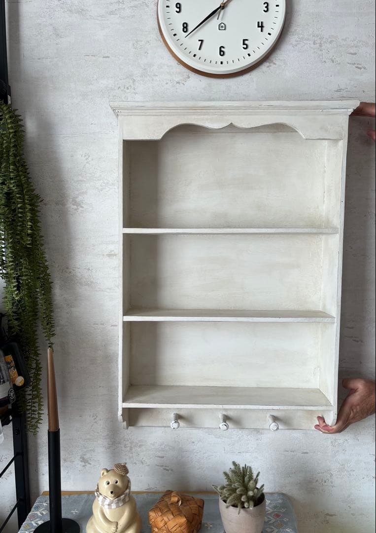 壁掛け飾り棚フック付き　アンティーク風