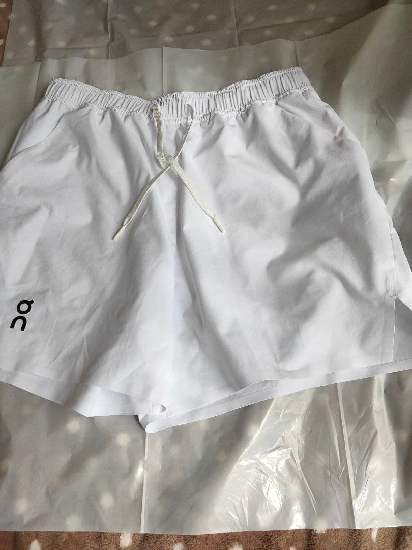 ON コート　ショーツ　テニスウェア　ホワイトショートパンツ