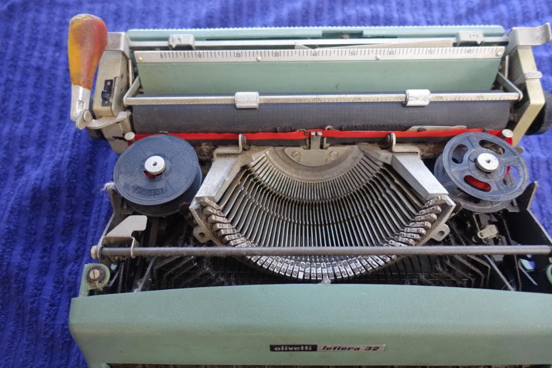 Olivetti Lettera 32 タイプライター グリーン