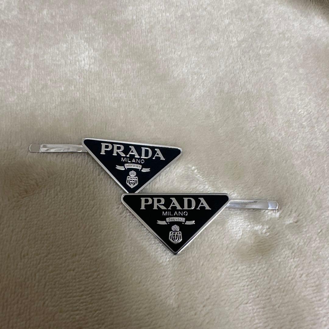 PRADA ブラックメタル ヘアピンセット