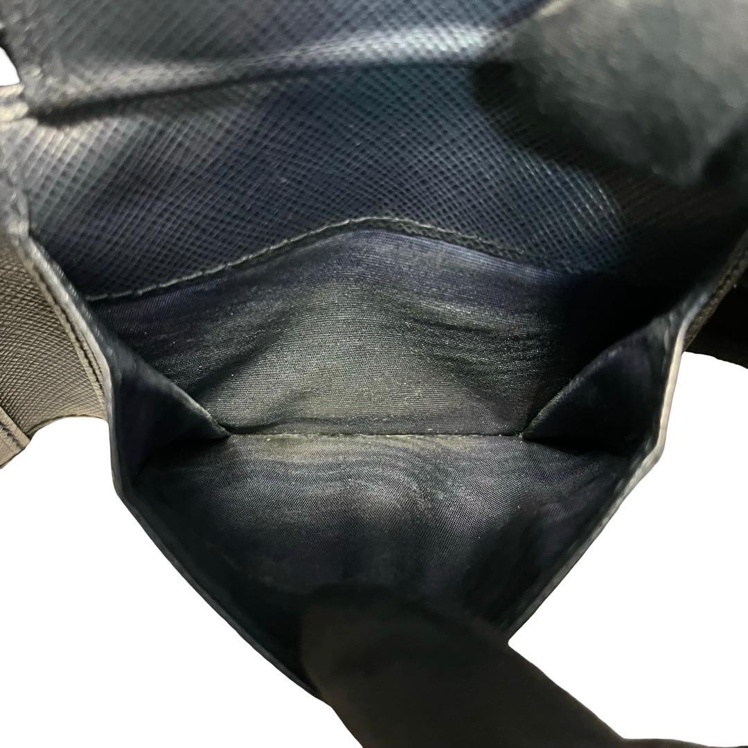 希少✨プラダ 二つ折り財布 サフィアーノレザー ロゴ金具 ネイビー ブルー