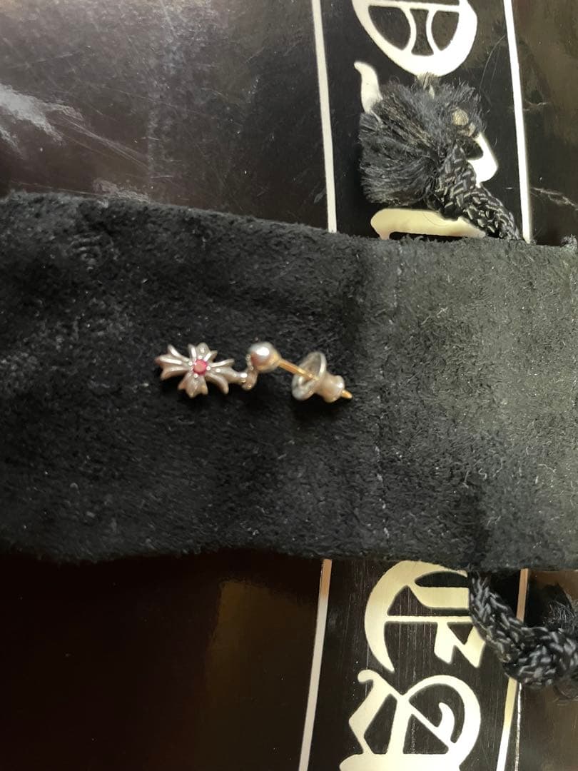 正規品クロムハーツタイニーＥドロップ　ルビーピアス両面ルビー