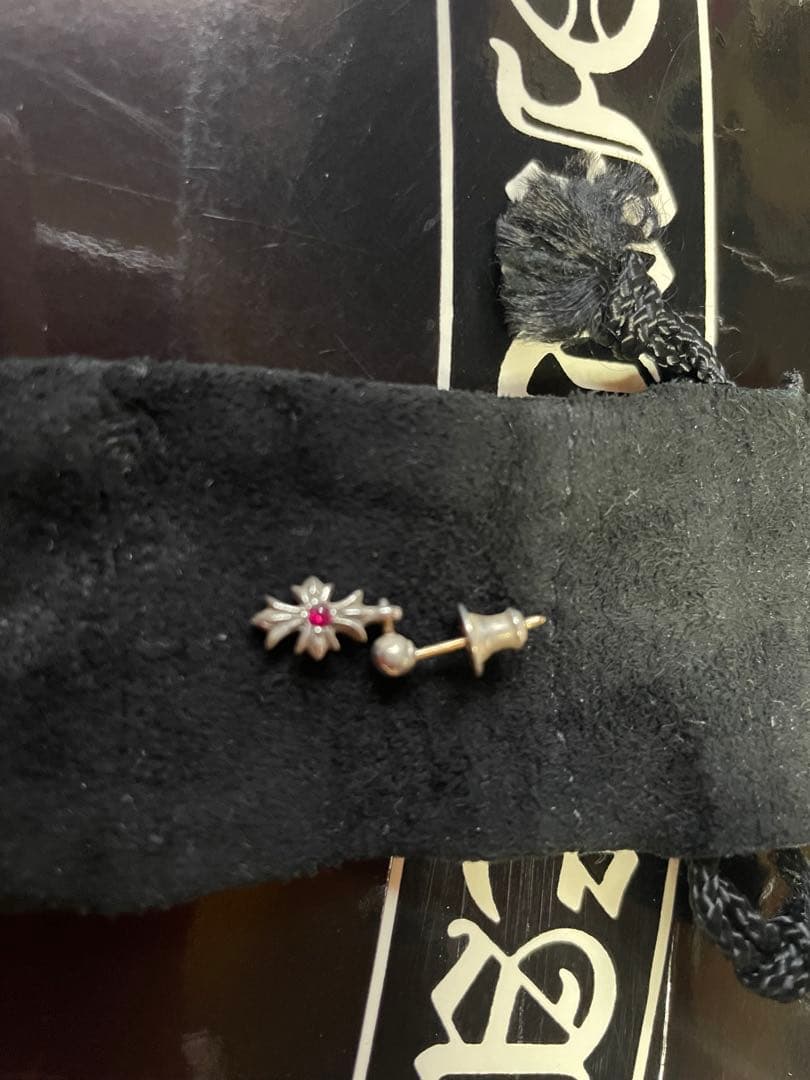 正規品クロムハーツタイニーＥドロップ　ルビーピアス両面ルビー