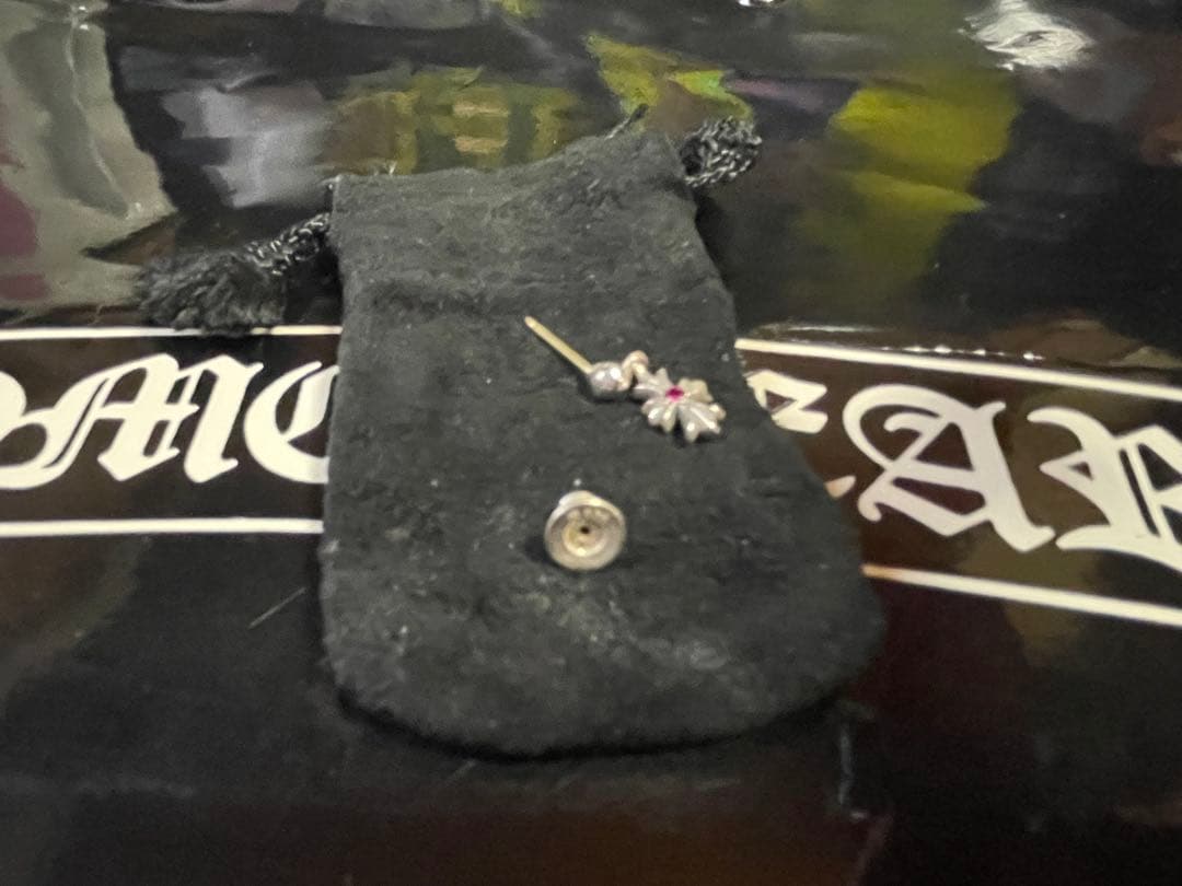 正規品クロムハーツタイニーＥドロップ　ルビーピアス両面ルビー