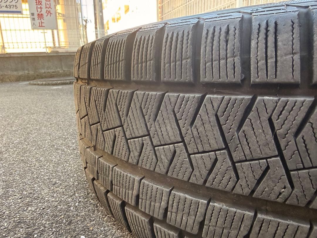 ピレリ PIRELLI 235/50r18 スタッドレス 4本 ホイール付き