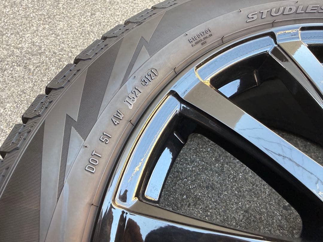 ピレリ PIRELLI 235/50r18 スタッドレス 4本 ホイール付き
