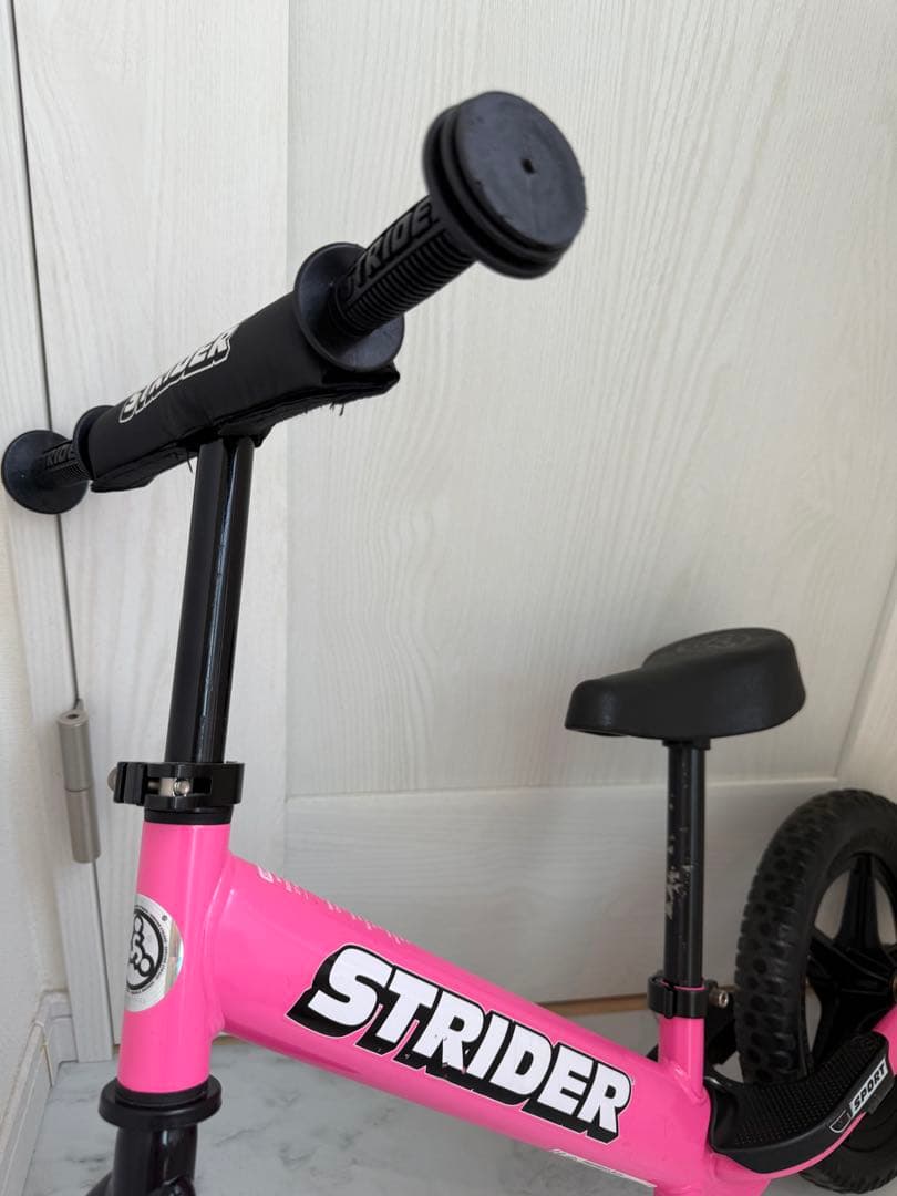 STRIDER バランスバイク ピンク　持ち運びカバー付き
