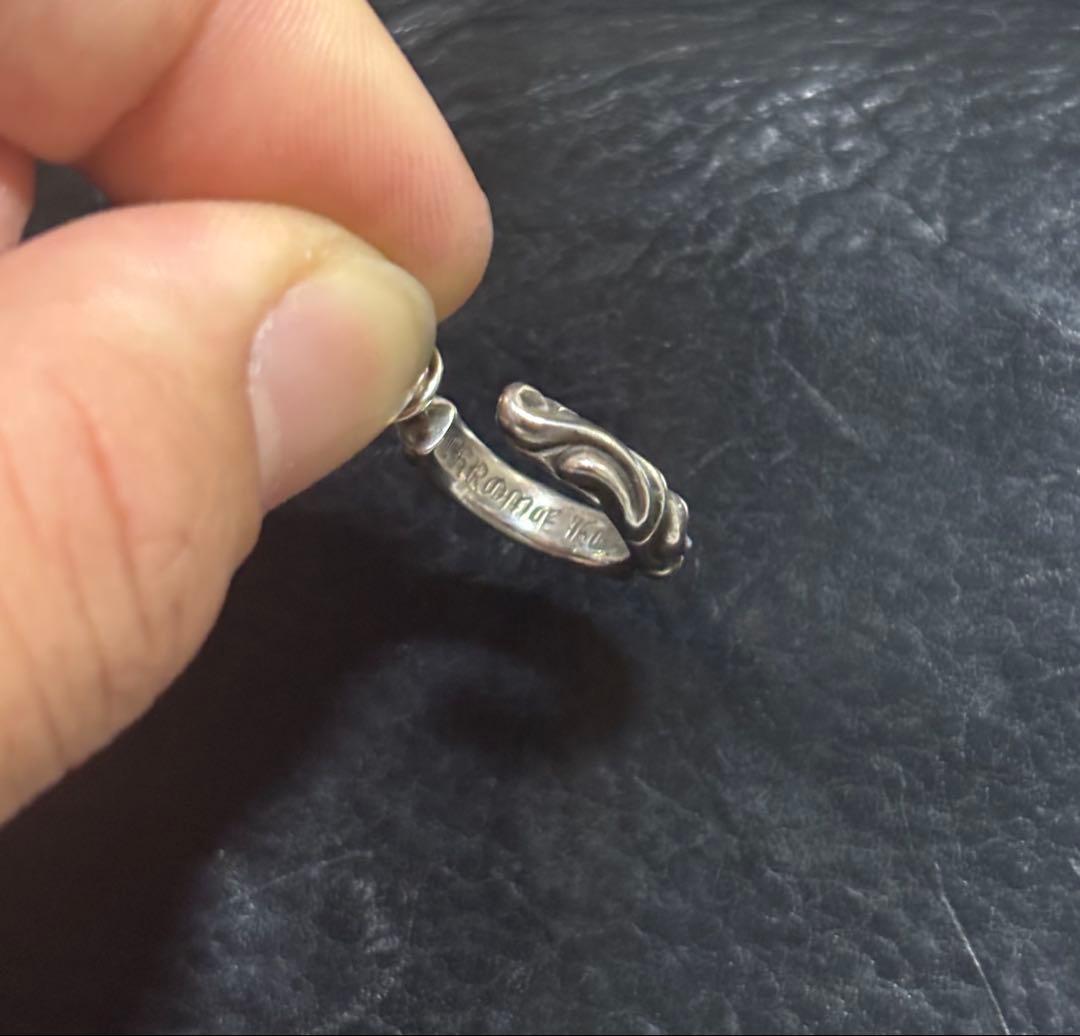 chrome hearts スクロールフープピアス