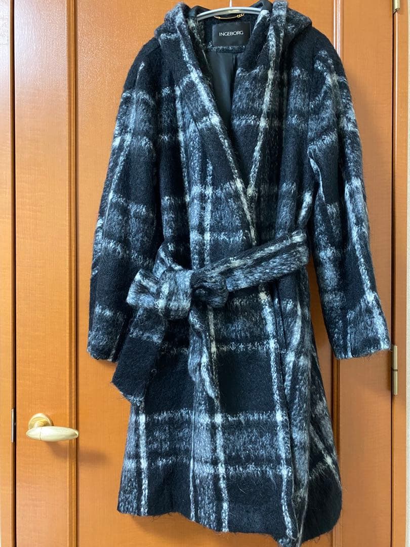 インゲボルグ　フードコート　ベルト付き　黒系　フリーサイズ