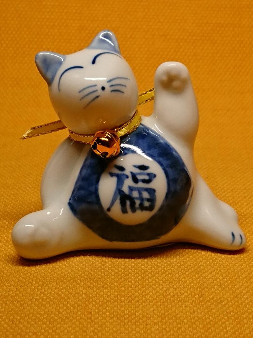 【美品】ネコ　猫　招き猫　陶器　置物　インテリア　工芸品　美術品　A1392