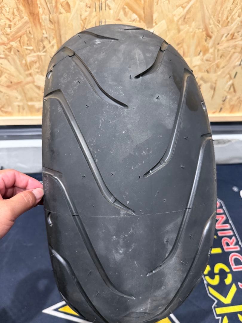 ハーレーダビッドソン　ソフテイル　ブレイクアウト　純正リアタイヤ　美品