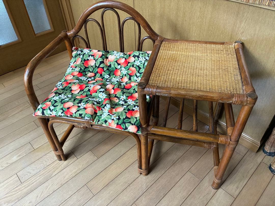 ラタンテレホンチェア