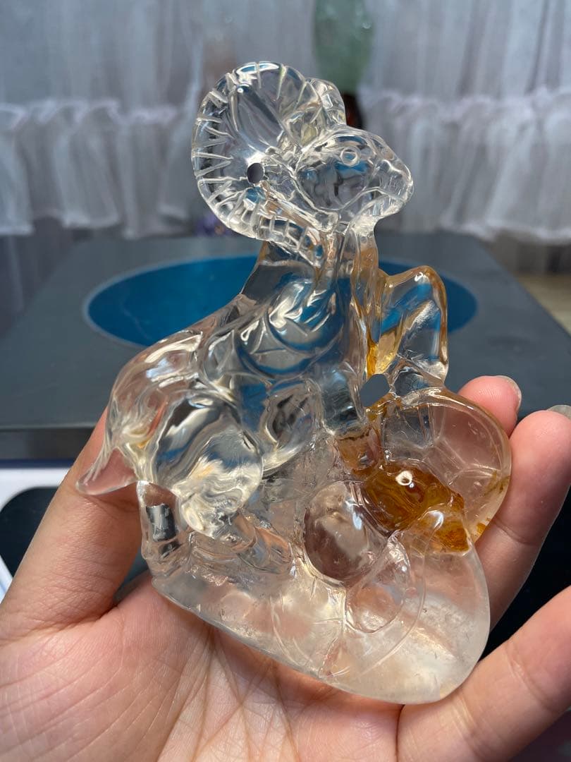 天然石　高品質　綺麗　高透明　 ファイアクォーツ　羊　虹入り 手彫り置物 原石