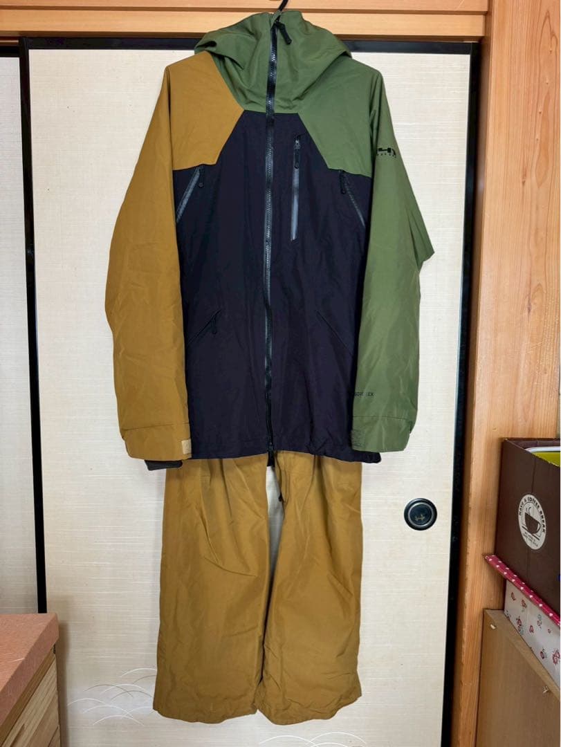 241(トゥーフォーワン)スノーボードウェアLサイズ