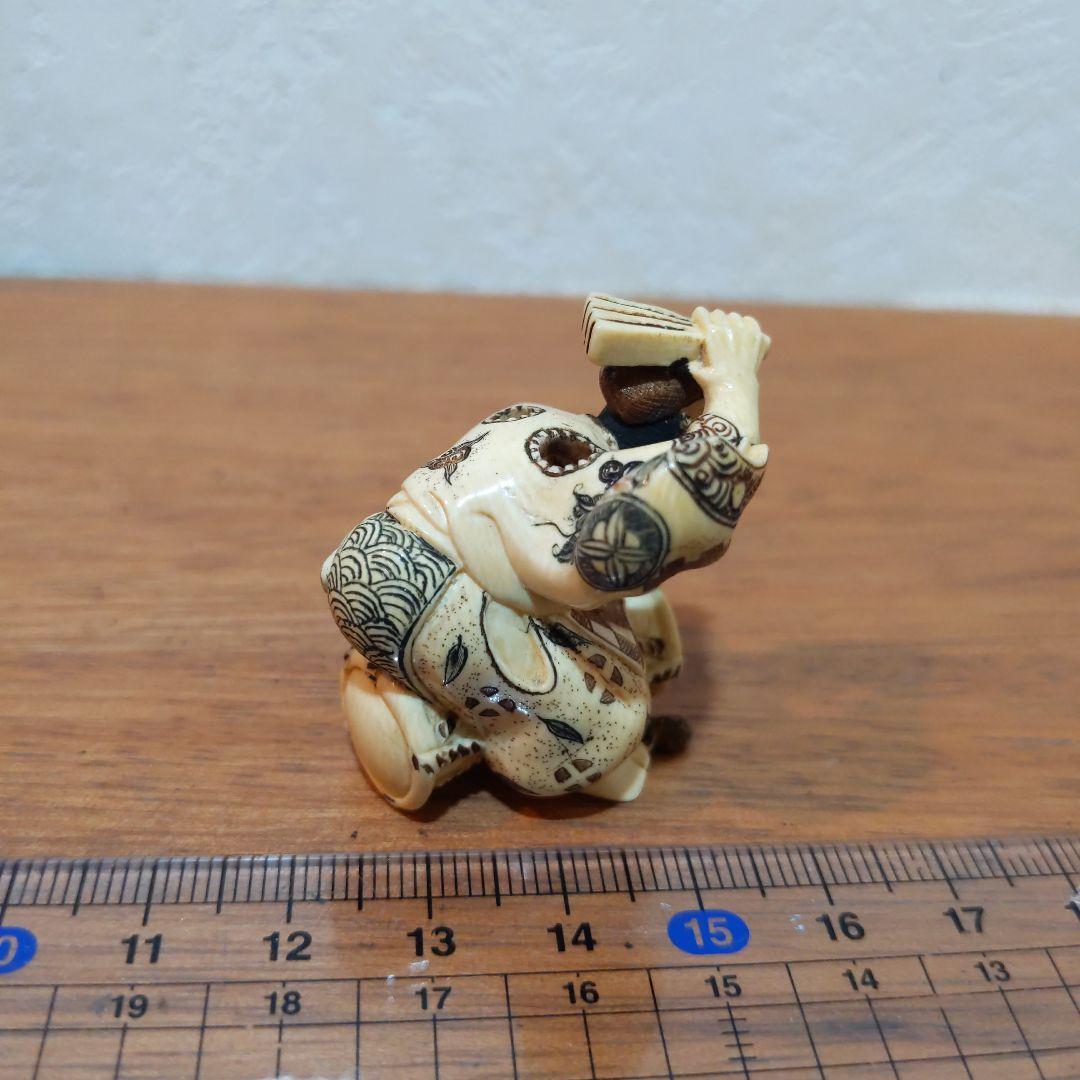 時代提げ物 彩色人物根付 天然素材 在銘【三番叟】高さ約3.9cm 重さ約20ｇ