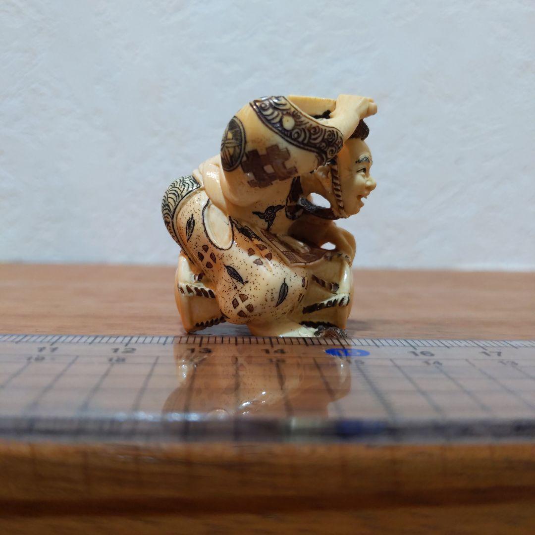 時代提げ物 彩色人物根付 天然素材 在銘【三番叟】高さ約3.9cm 重さ約20ｇ