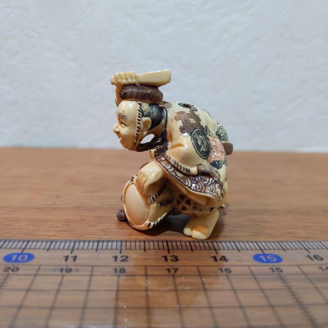 時代提げ物 彩色人物根付 天然素材 在銘【三番叟】高さ約3.9cm 重さ約20ｇ