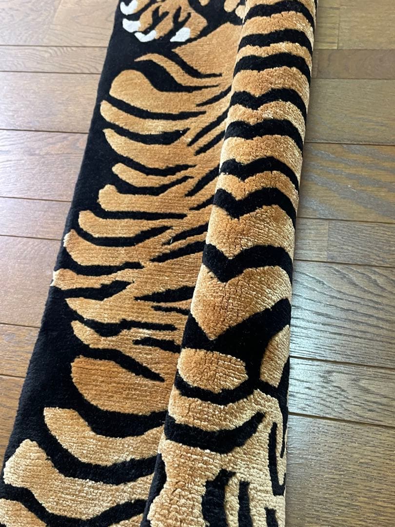 新品 本物 1点物 シルク素材 チベタンタイガーマット チベット絨毯84cm