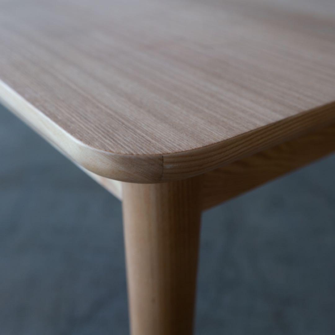 ナチュラル木製長方形ダイニングテーブル