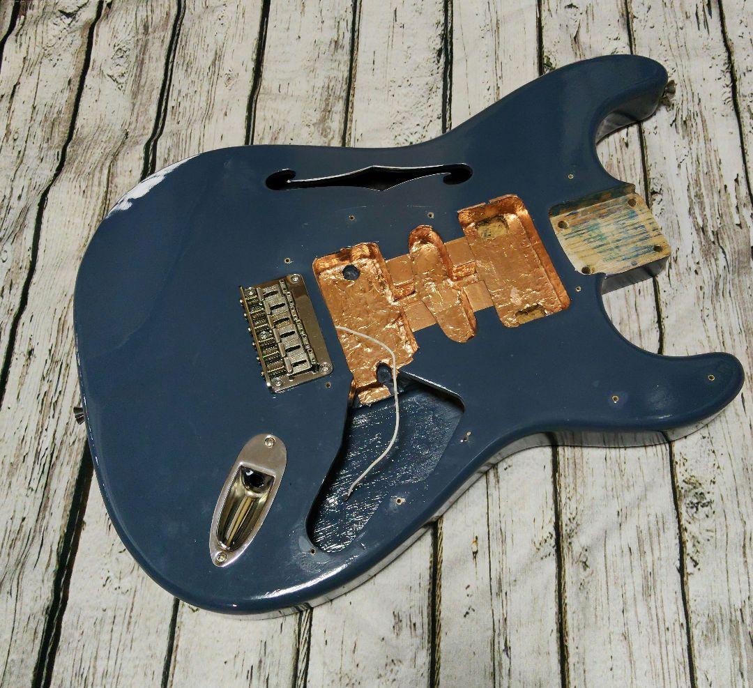 ストラトキャスタータイプ　ボディ　シンライン　セミアコ　エレキギター