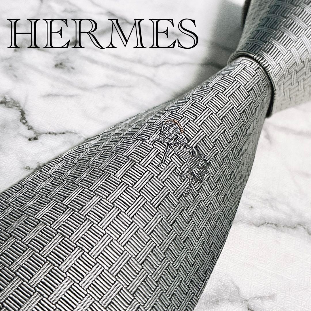 ✨クリーニング済✨エルメス　H柄 胸元ワンポイントホース刺繍ロゴ　ネクタイ
