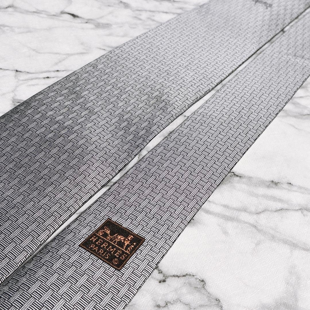 ✨クリーニング済✨エルメス　H柄 胸元ワンポイントホース刺繍ロゴ　ネクタイ