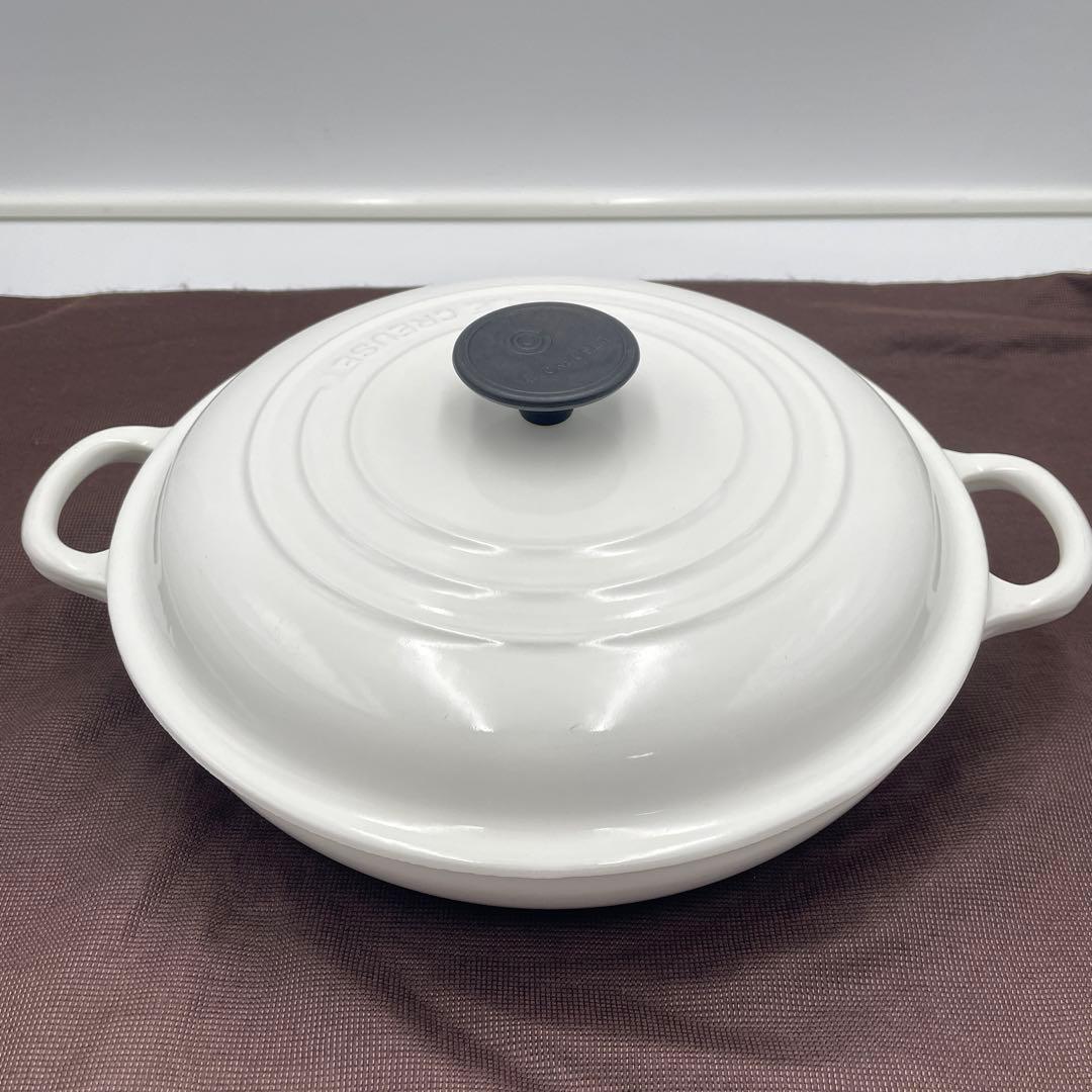 美品 ル・クルーゼ ビュッフェ・キャセロール 26cm ホワイト 浅型両手鍋