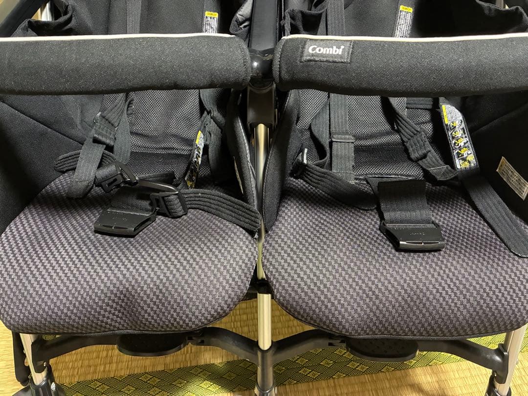 コンビ ブラック ツインスピン　二人乗りベビーカー　双子ベビーカー