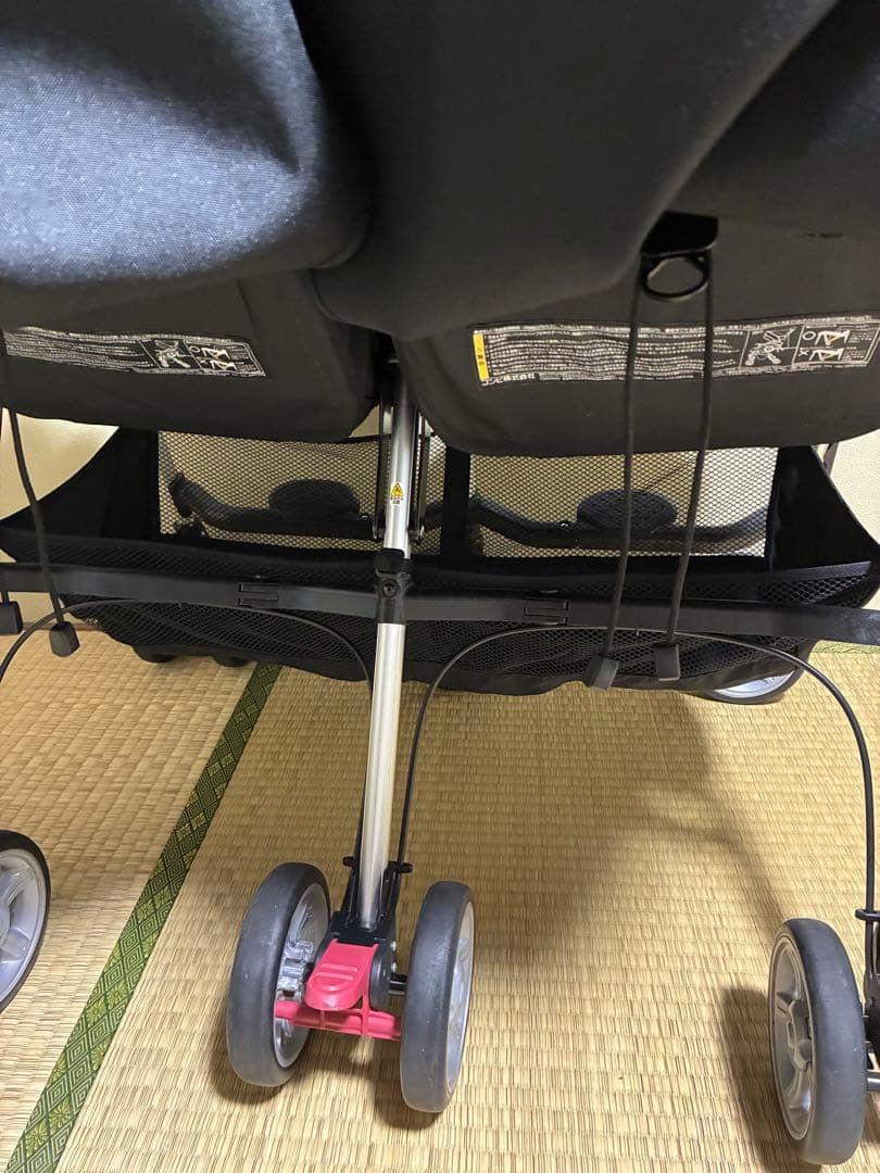 コンビ ブラック ツインスピン　二人乗りベビーカー　双子ベビーカー