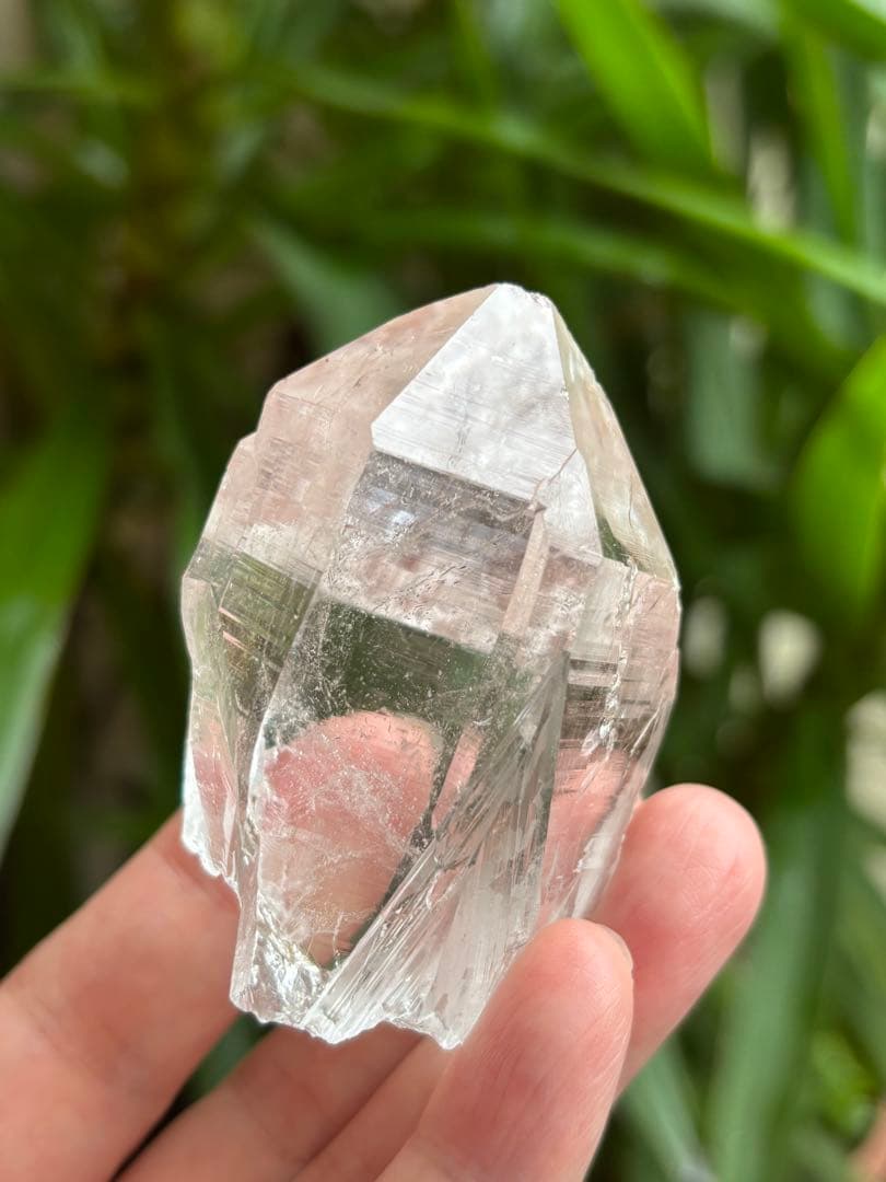 インド　マニハール水晶ポイント134g 水のように氷のように透明　美しい