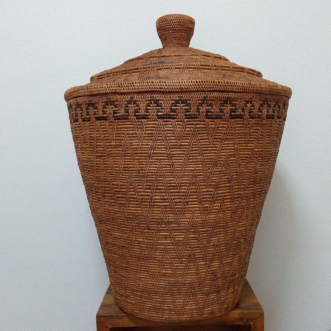 アタ製の超特大蓋付きカゴ