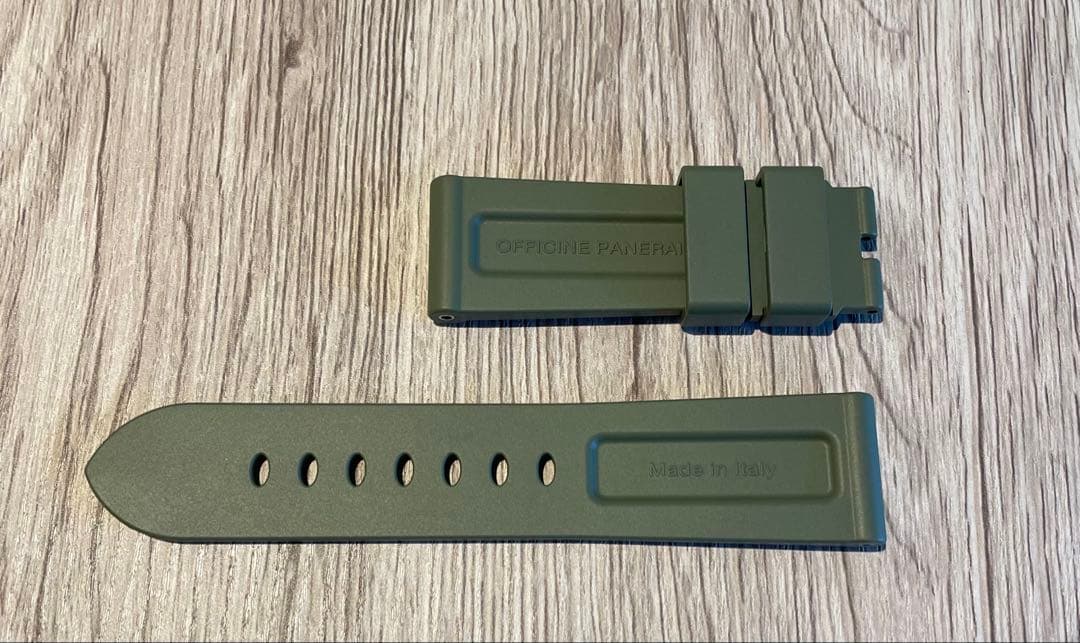 未使用PANERAI 純正ラバーベルト カーキ ルミノール44㎜ オリーブ