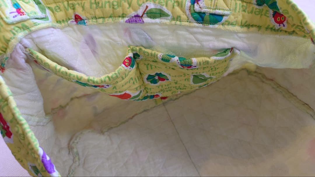 カラフルキャタピラー柄手提げバッグ