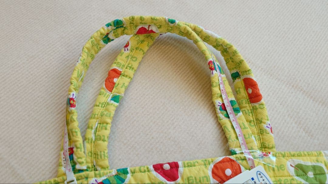 カラフルキャタピラー柄手提げバッグ