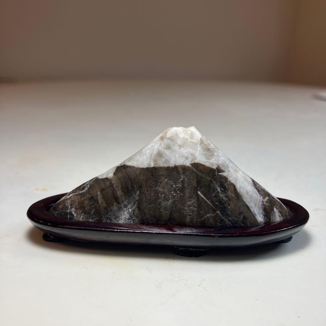 平*園様 富士山　山型水石 黒白のコントラスト