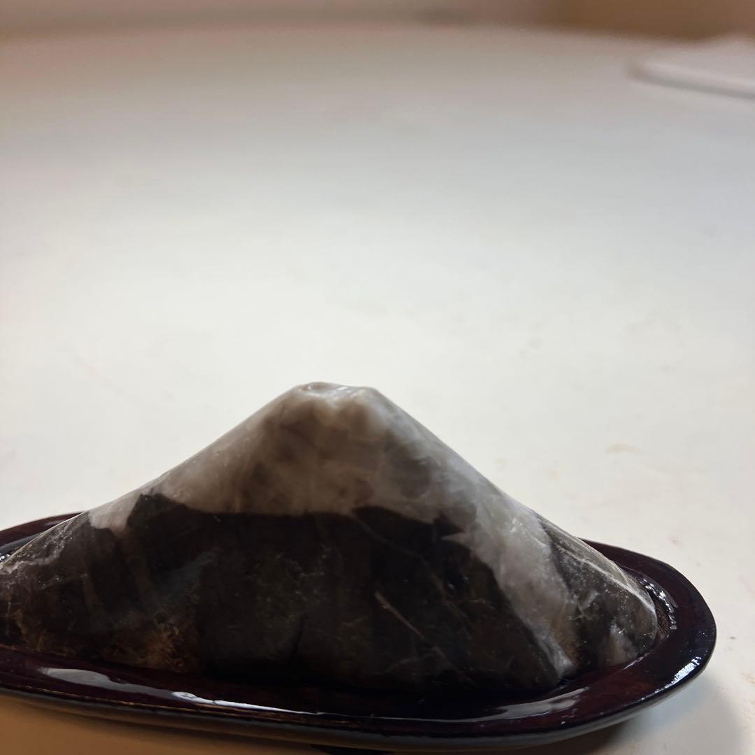 平*園様 富士山　山型水石 黒白のコントラスト