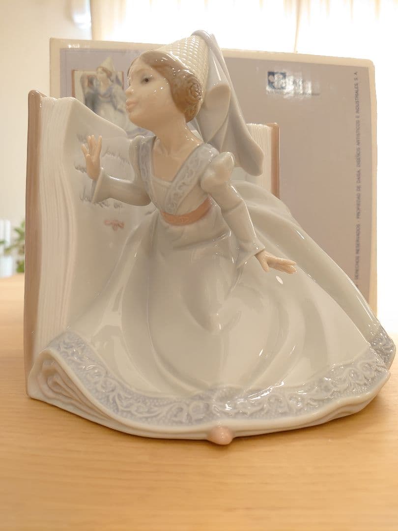 【極美品 無欠損 希少】LLADRO リヤドロ No.6797「絵本の王女」