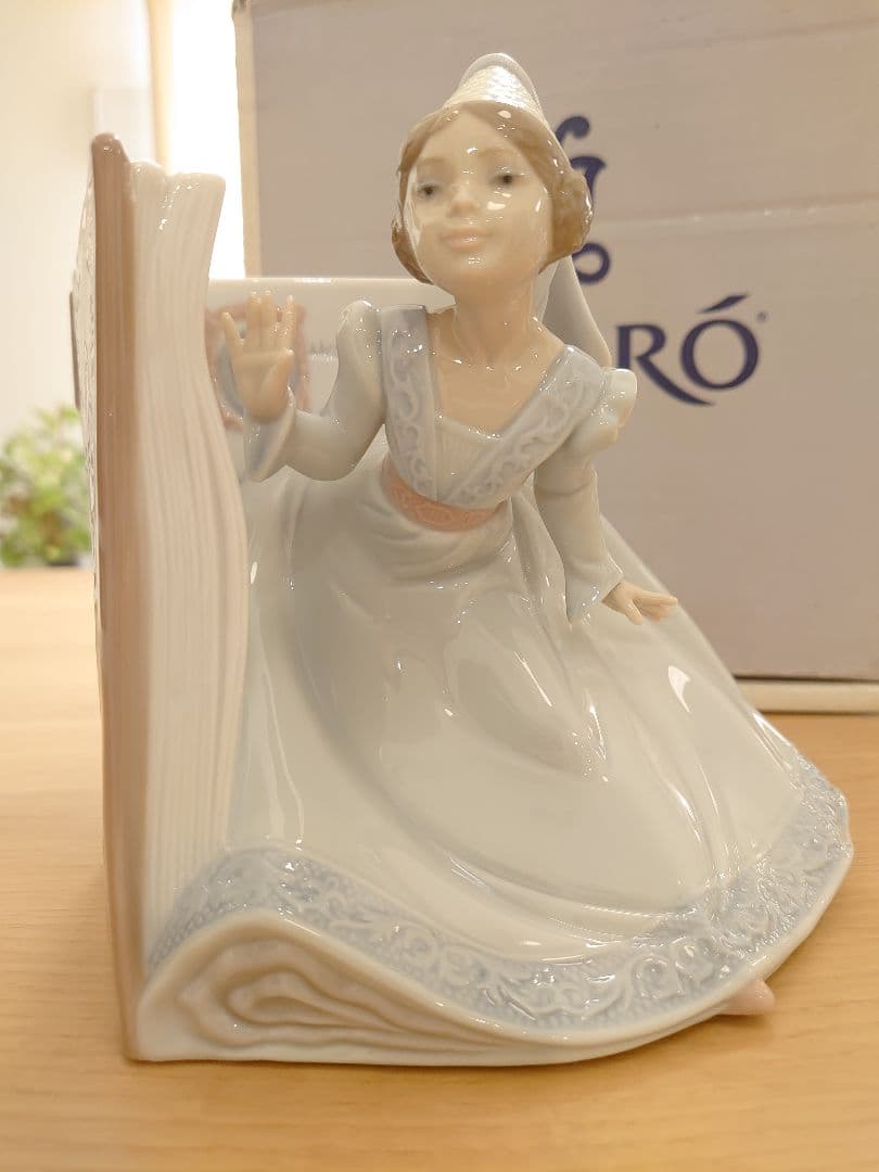 【極美品 無欠損 希少】LLADRO リヤドロ No.6797「絵本の王女」