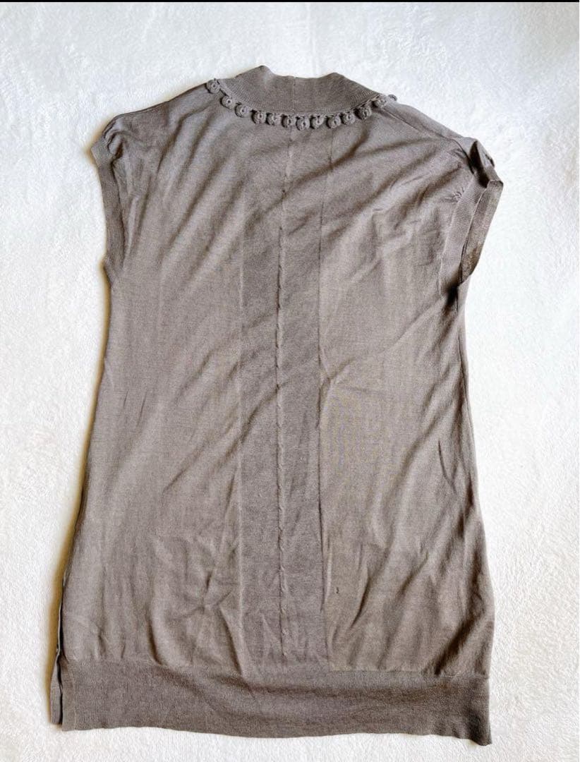 ミナペルホネン 無地 襟元 ノースリーブ サマーニット 軽量 Mサイズ相当