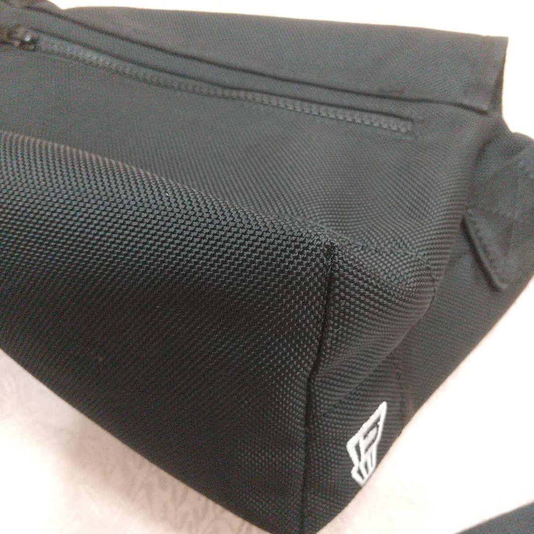 週末限定価格、ファミリア × NEW ERA コラボ ショルダーバッグ