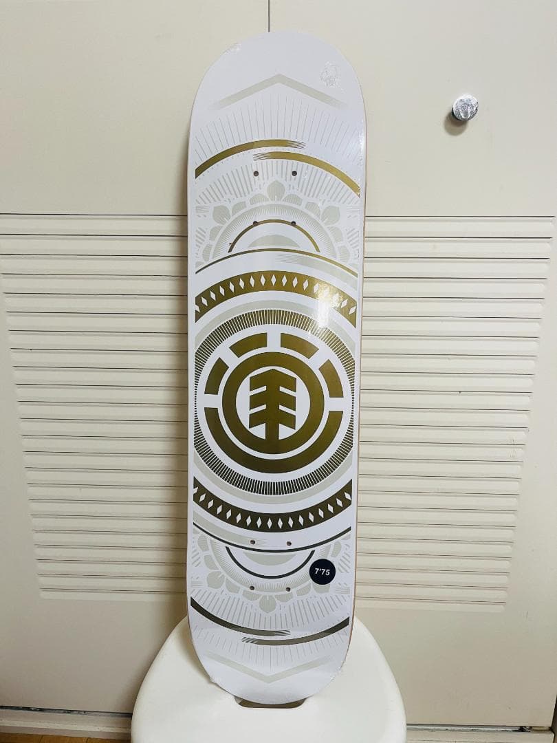 デッキテープ付き　ELEMENT　スケートボード　スケボー7.75*31インチ
