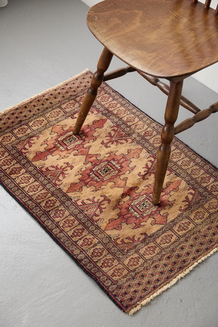 ヴィンテージラグ　トライバルラグ　ラホール産（89×59cm）茶　ベージュ　赤