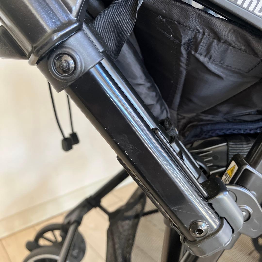 Combi スゴカル4キャスエアー エッグショック　ネイビー