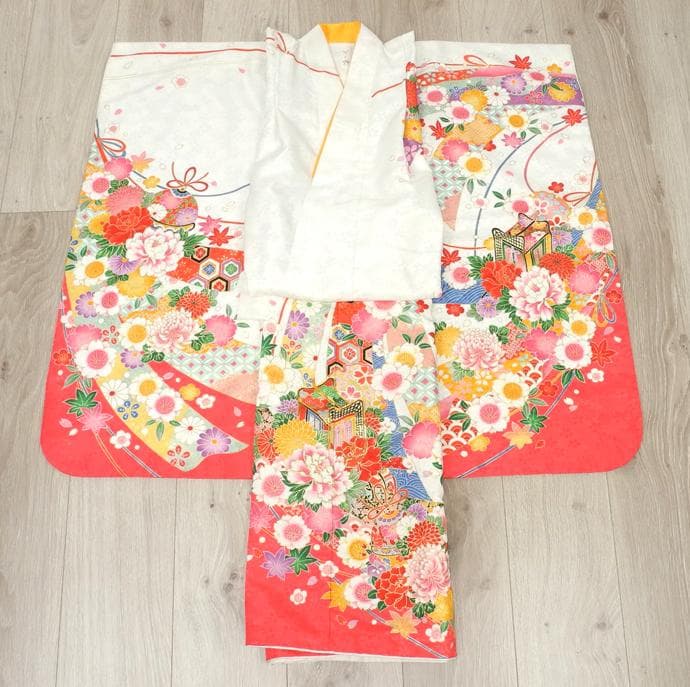 七五三やお祝い着 四つ身 ７歳 女の子 振袖 着物 白色系4507【中古】