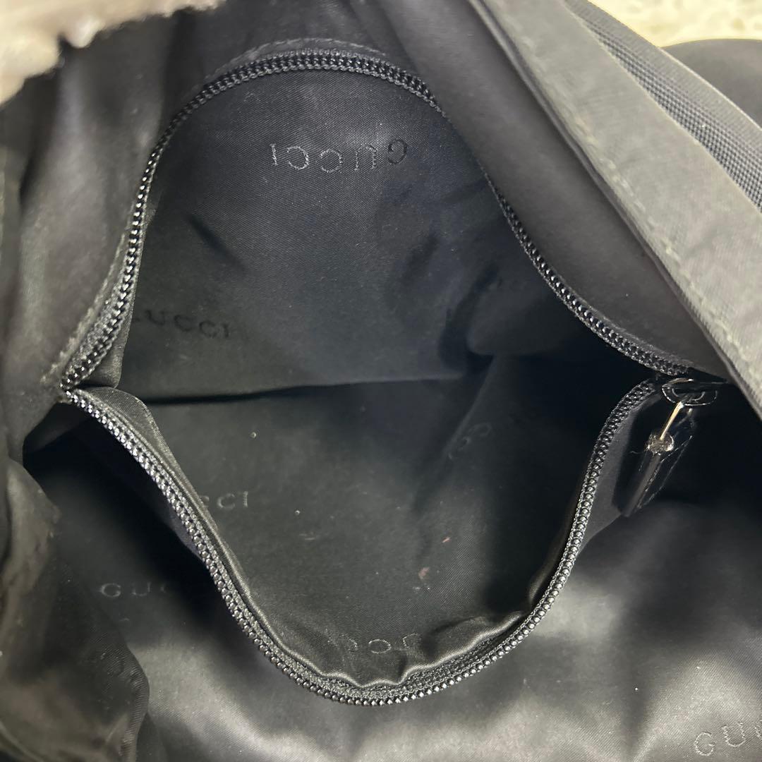 GUCCI ロゴ　ナイロン ショルダーバッグ　メッセンジャーバッグ　ブラック