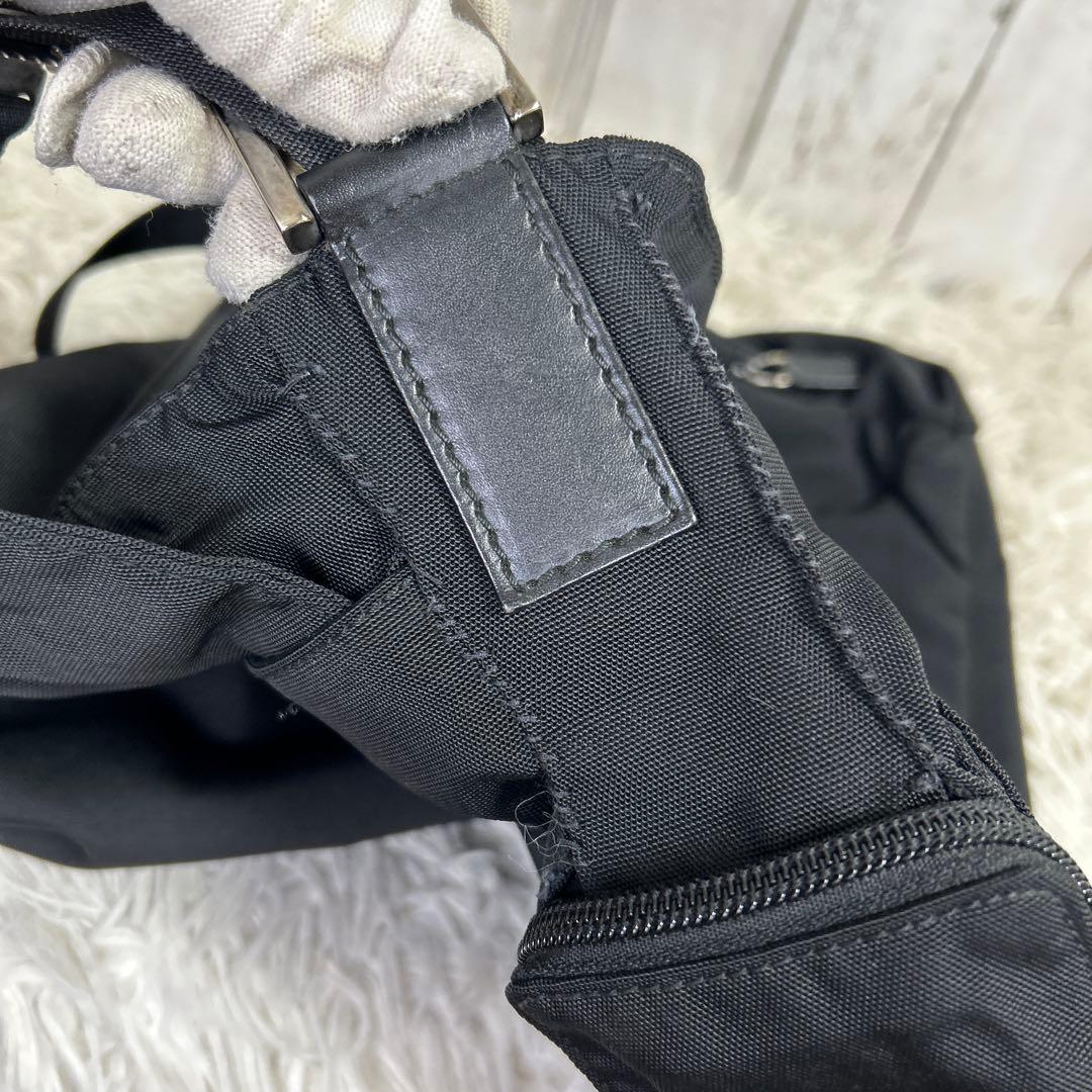 GUCCI ロゴ　ナイロン ショルダーバッグ　メッセンジャーバッグ　ブラック