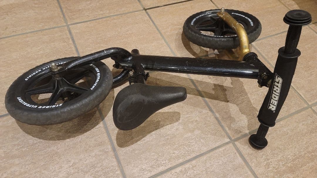 ストライダ　プロ　strider pro ランバイク 黒色　ブラック